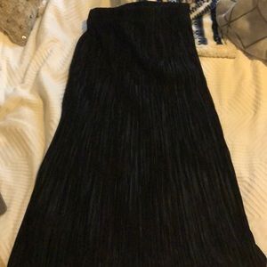 Long black textured skirt
